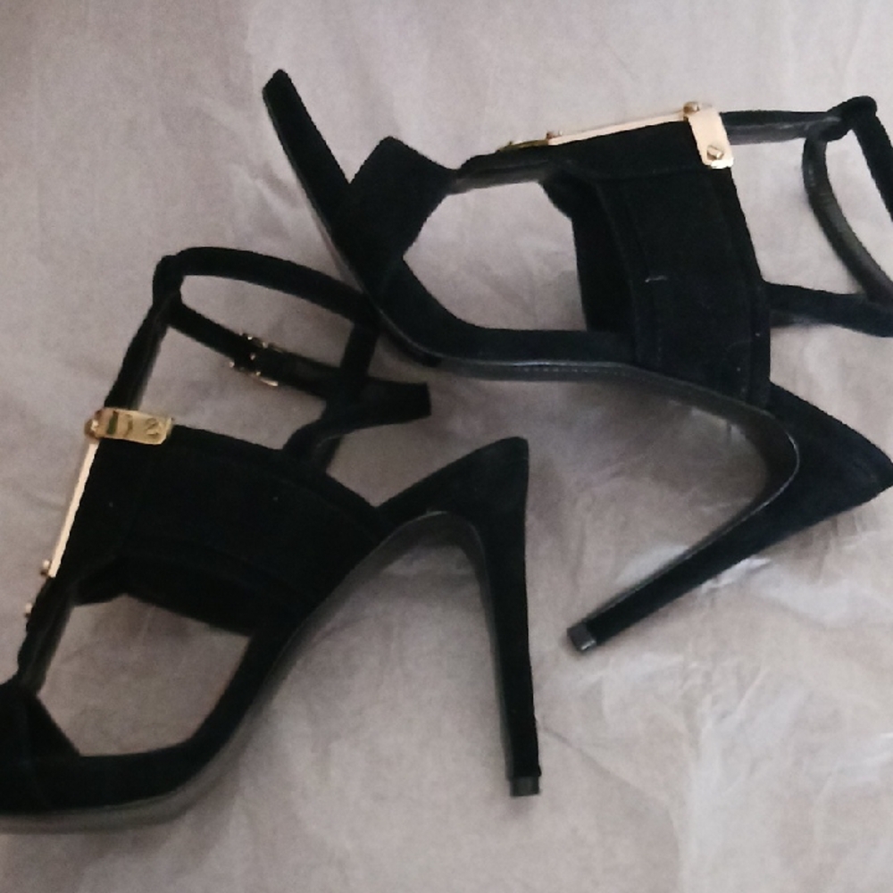 Vince Camuto Black and Gold Women's Sandals NWT